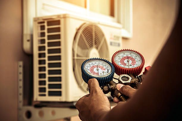 Professional Ac Installation technician working in Pleasant Valley, MO